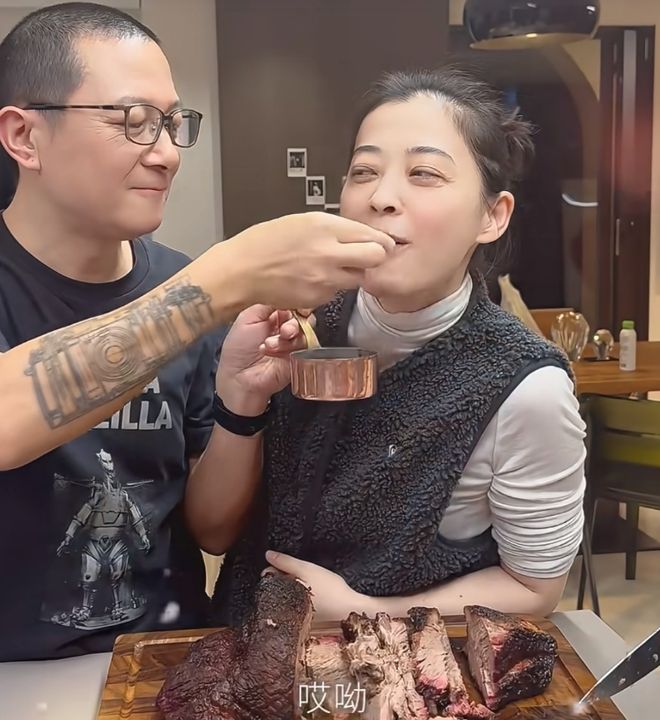 梅婷家的别墅藏不住了室外有小菜园由公婆打理全年不用买菜(图3)