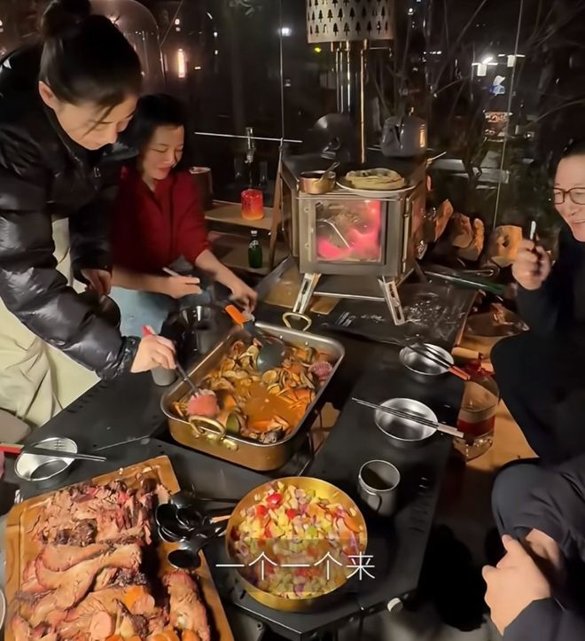 梅婷家的别墅藏不住了室外有小菜园由公婆打理全年不用买菜(图8)